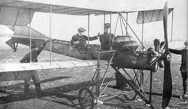 Primer vuelo militar de Suiza