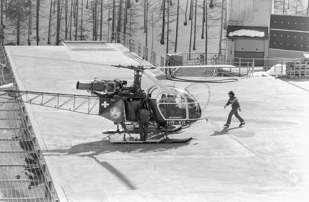 Helipuerto de Air Zermatt en Zermatt, cantón del Valais, Mayo de 1985.