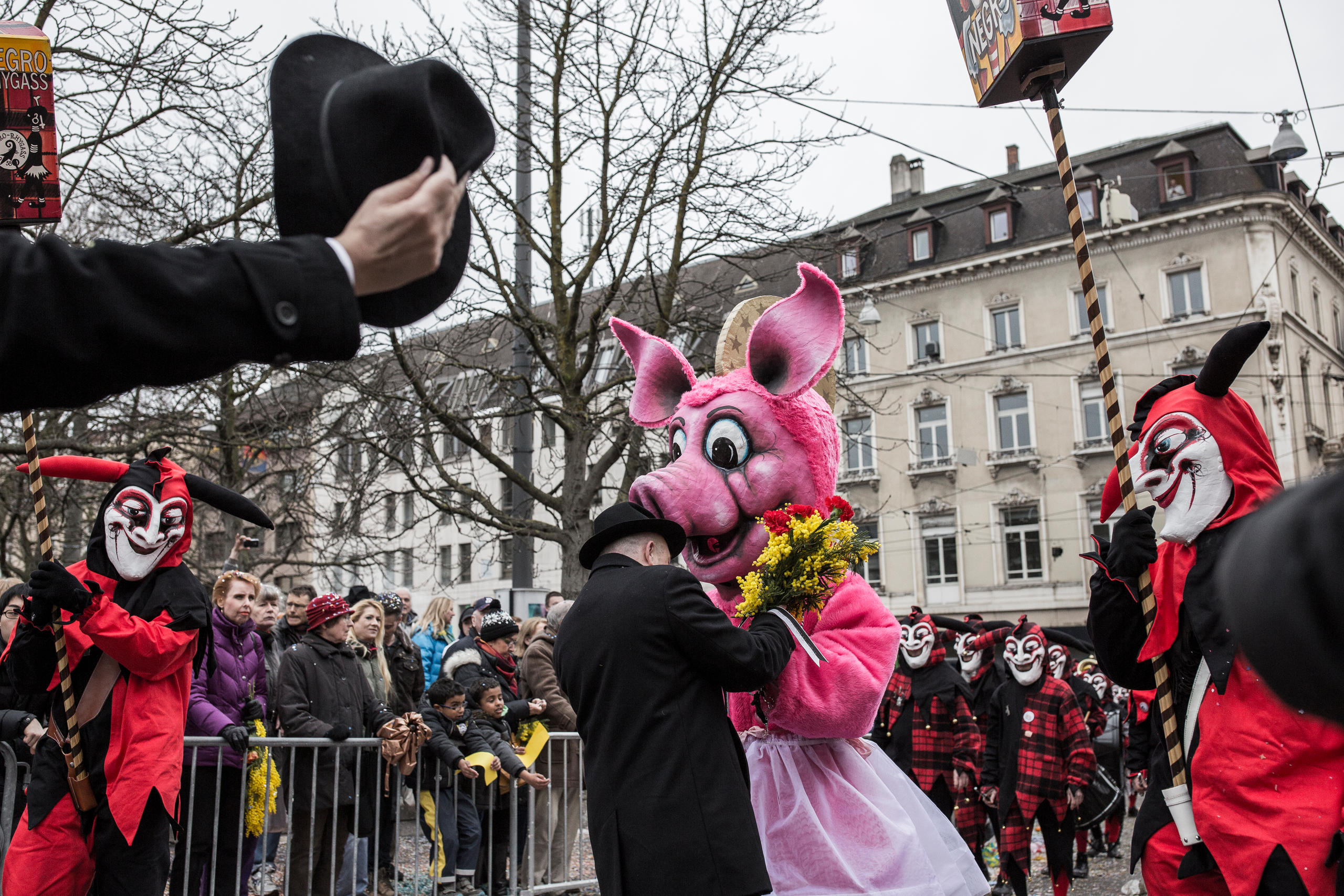 A porquinha Piggy no desfile de carnaval de Basileia