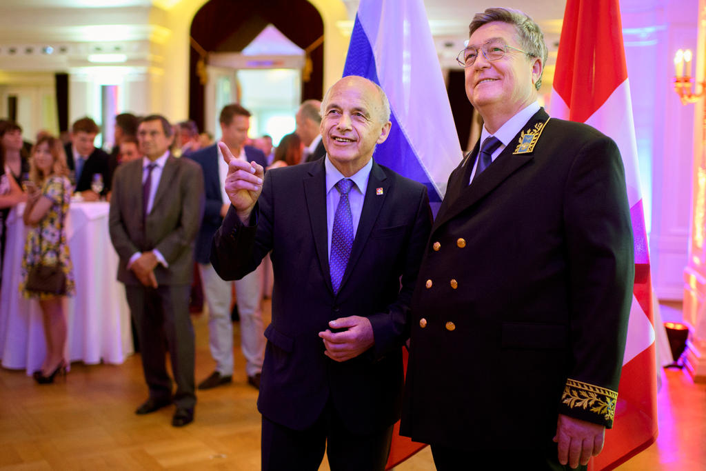 Ueli Maurer et l ambassadeur russe Sergueï Garmonine