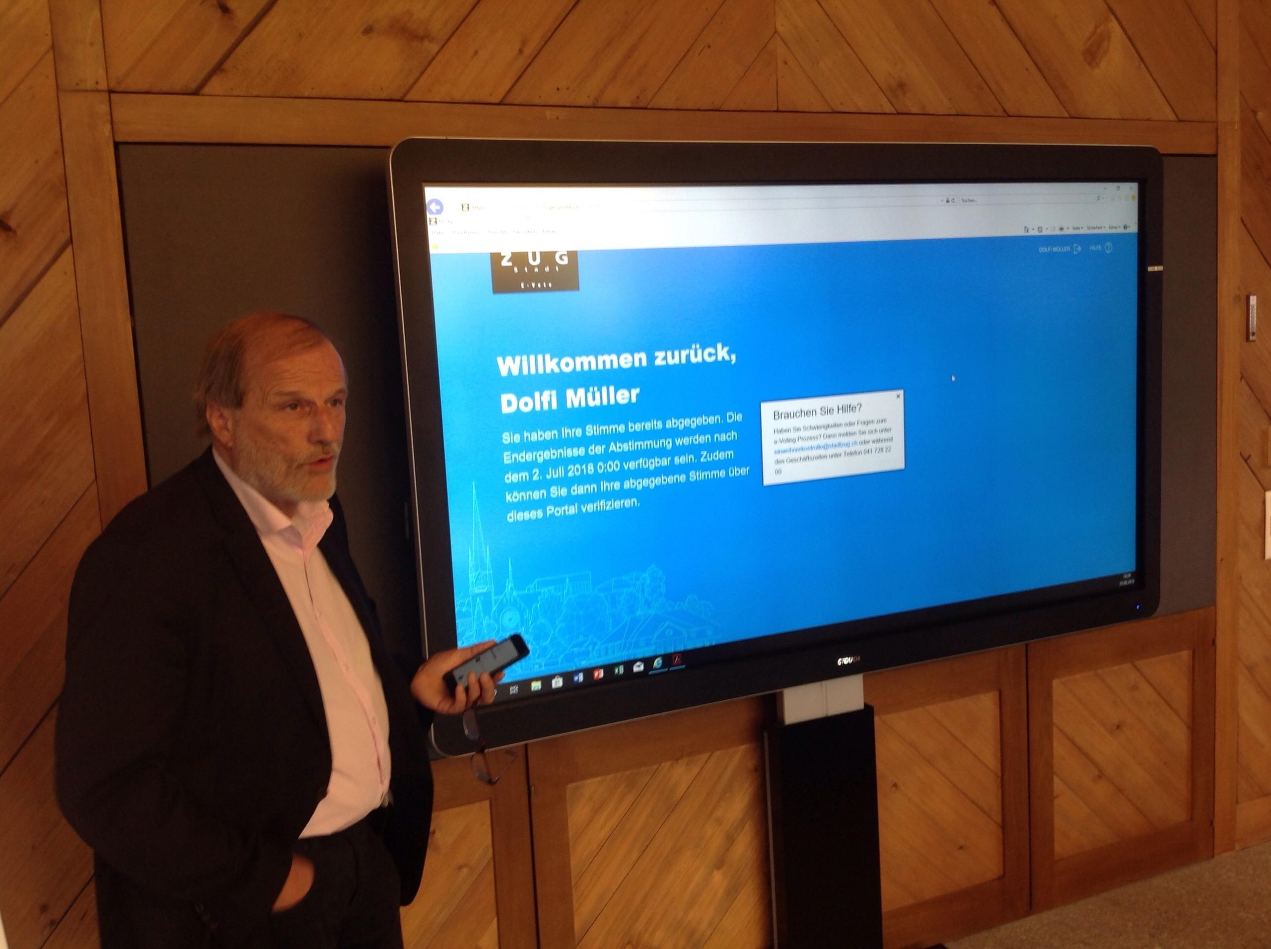 Zug mayor Dolfi Müller shows off the blockchain vote system