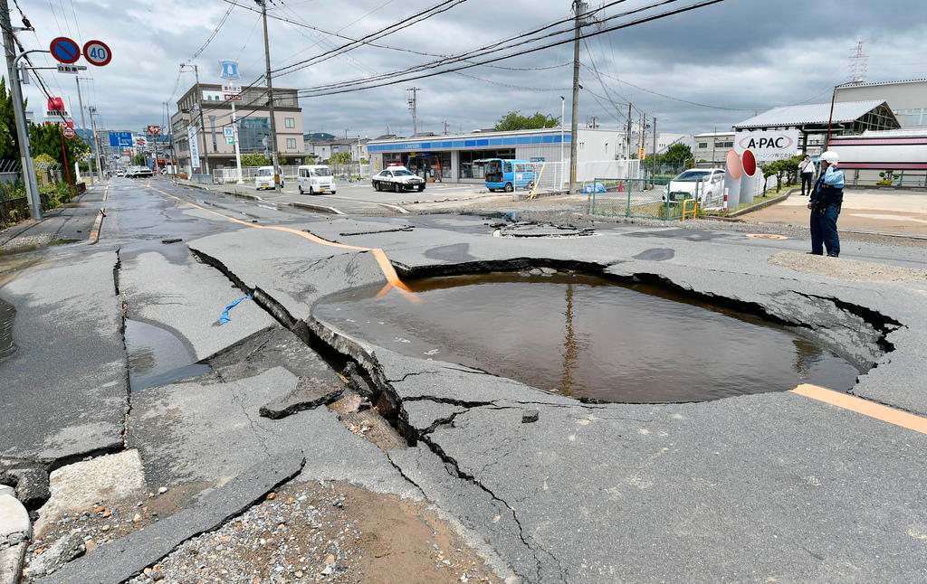 陥没した道路