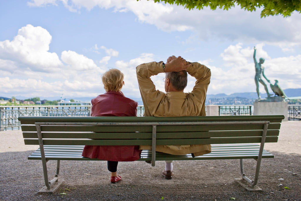 couple sur un banc