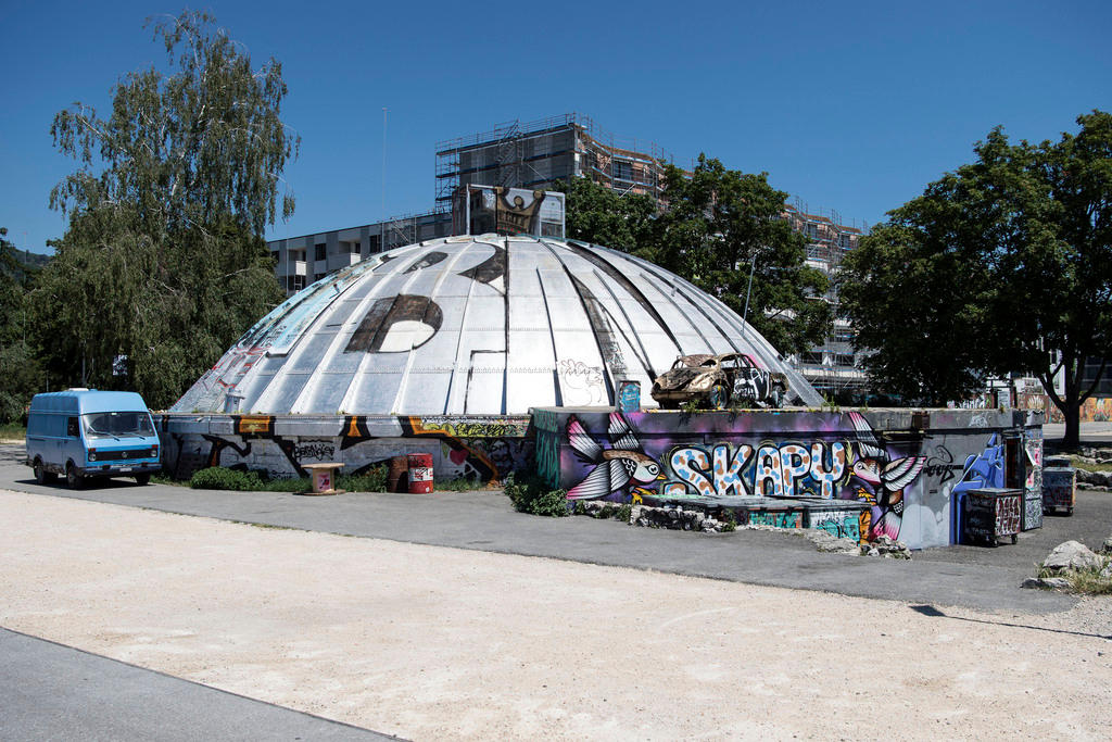 La cupola all interno della quale c è il centro autonomo giovanile di Bienne.