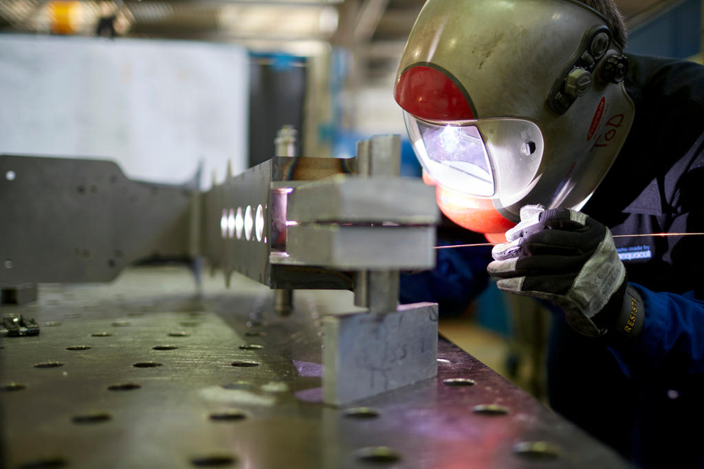 Somebody welding