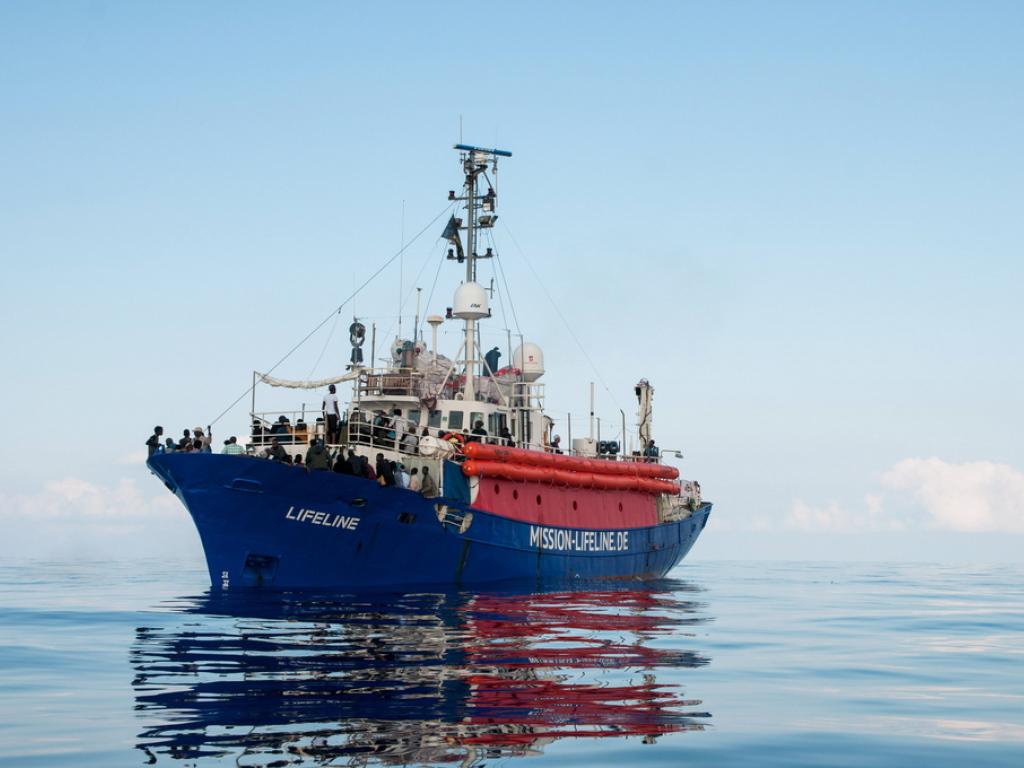 Deutsches Flüchtlingsschiff "Lifeline" darf in Malta anlegen - SWI ...