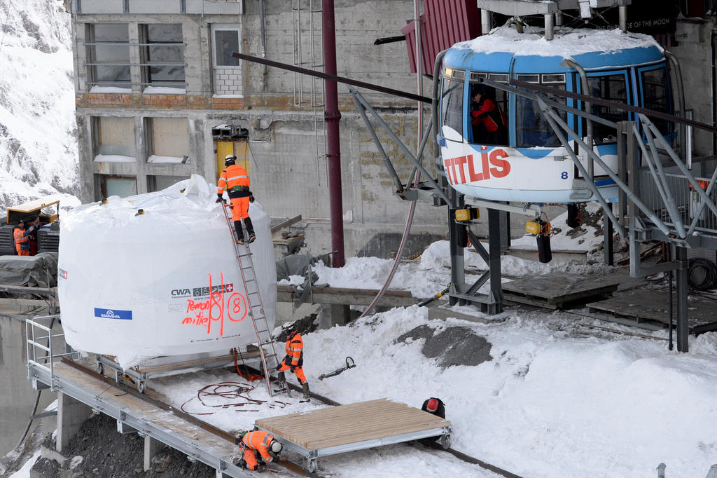 titlis cable car gondola