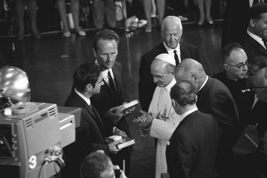 1969年，保禄六世接见日内瓦牧师团。(WCC)