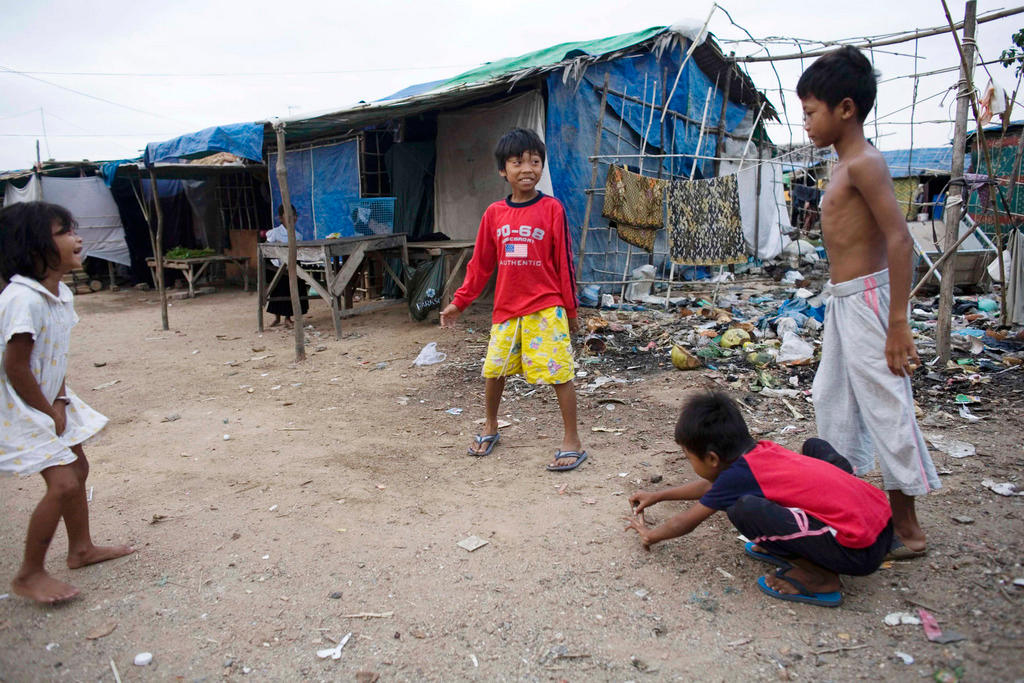 children playing in a Cambodian slum