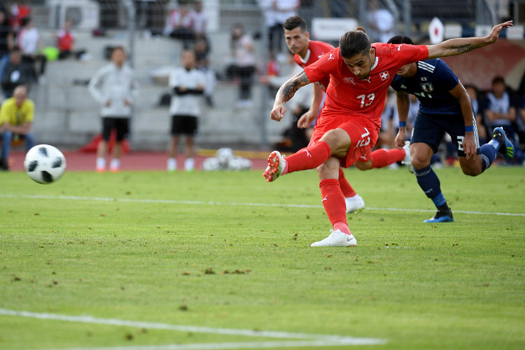 Ricardo Rodriguez mentre calcia un rigore.