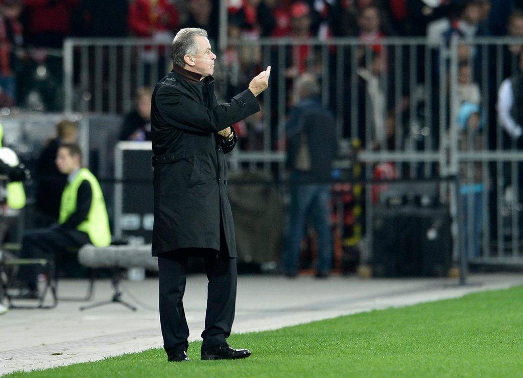 Ottmar Hitzfeld flipping the bird