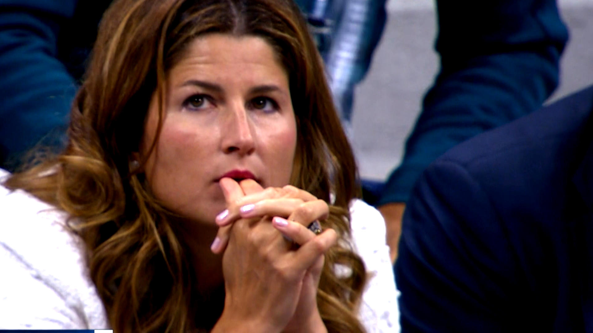 Mirka at tennis match, looking anxious