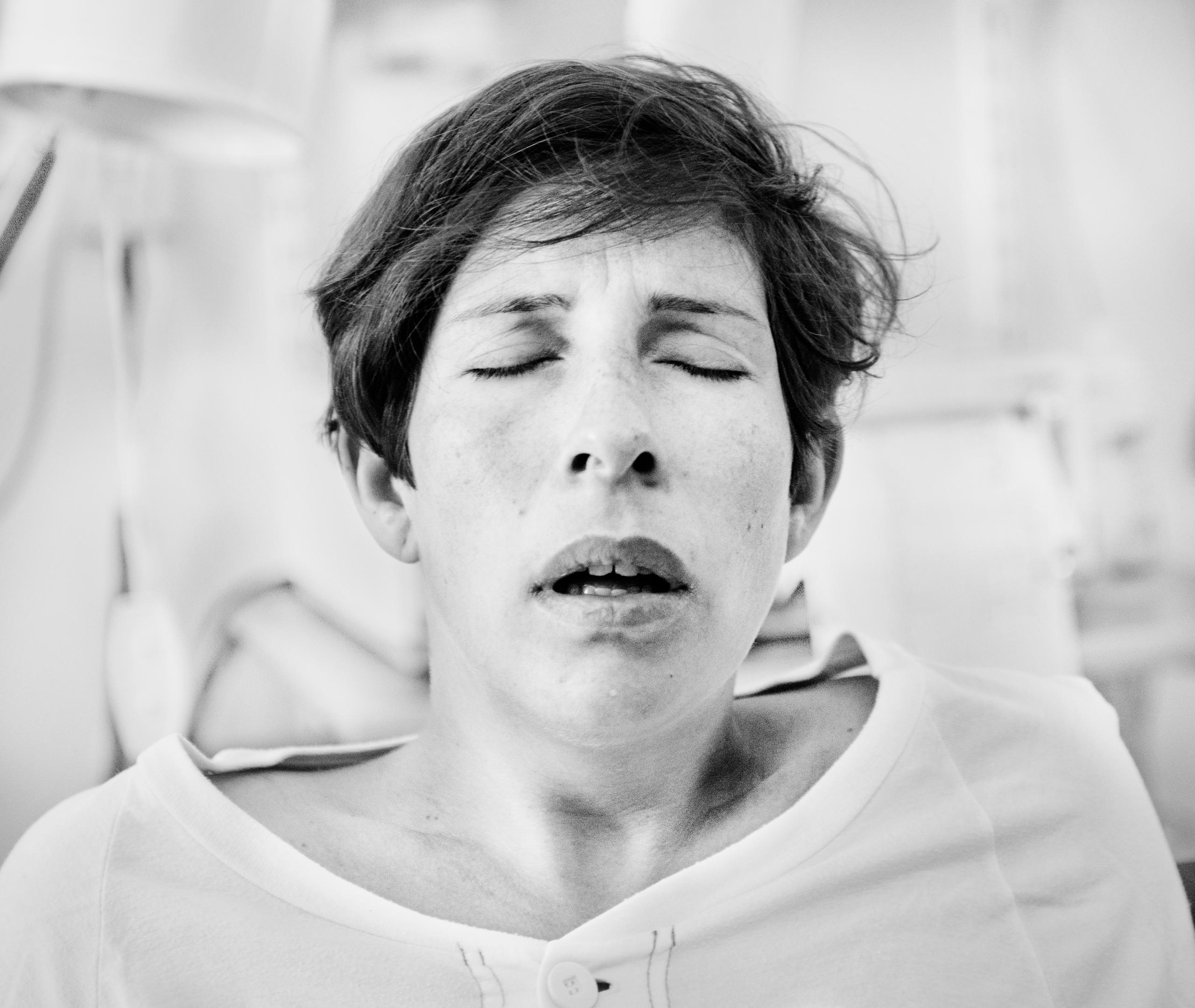 Eine Frau beim Gebären