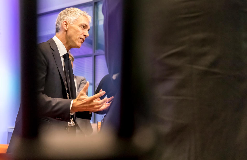 Michael Lauber talking to journalists