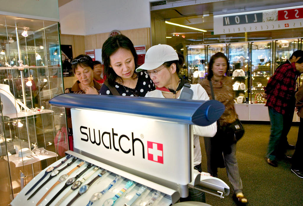 Asian shooppers selecting swatches