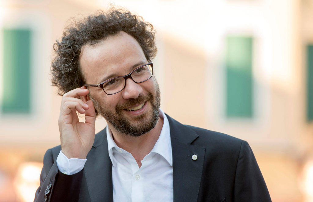 primo piano su un uomo sorridente