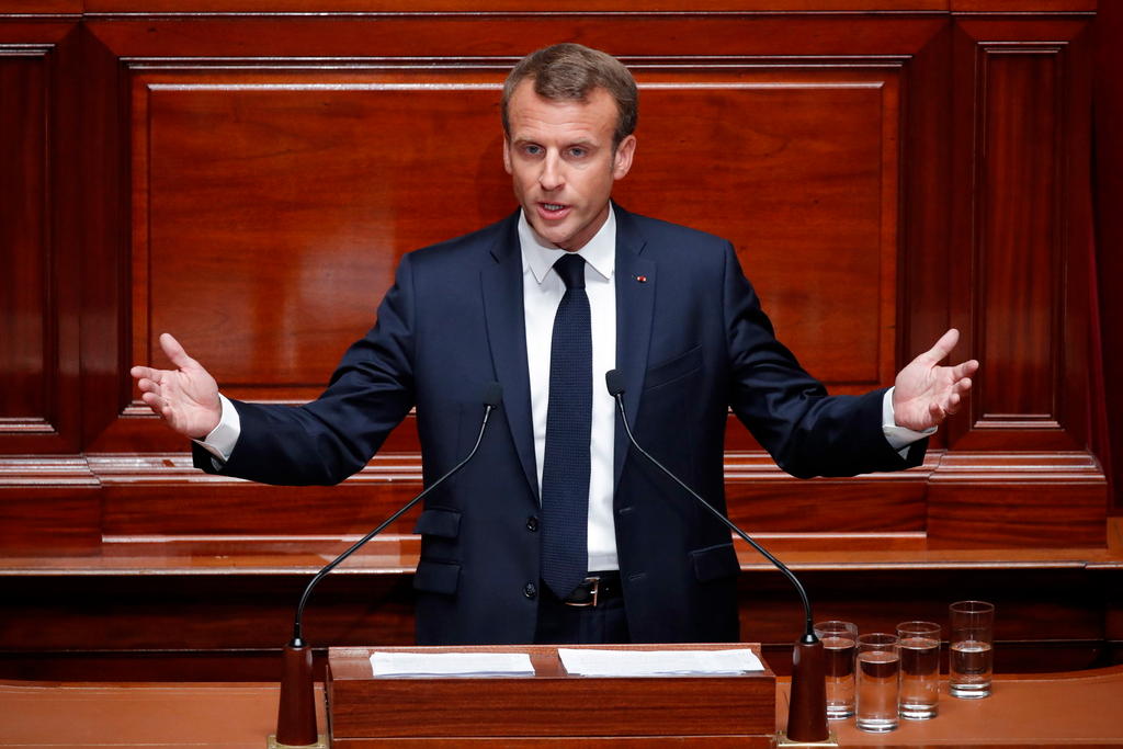 Emmanuel Macron speaking in Versailles