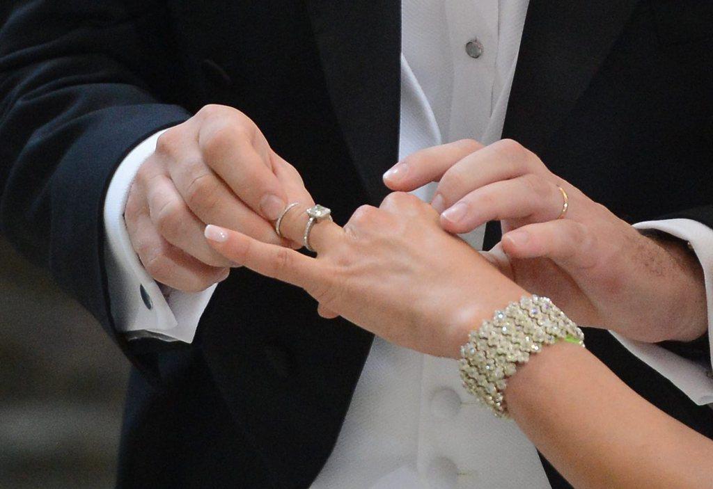 wedding ring exchange