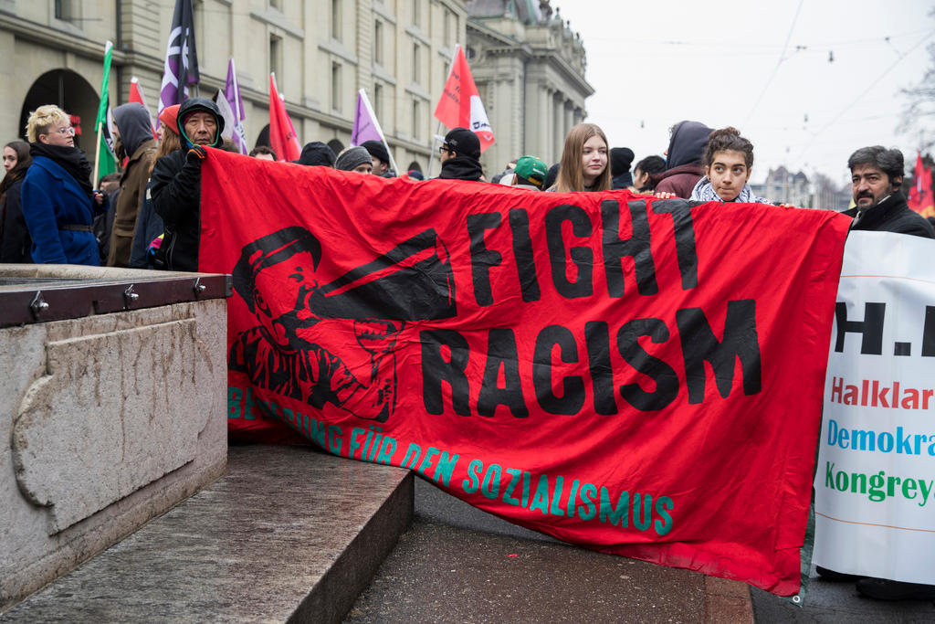 Manifestazione antirazzista a Berna