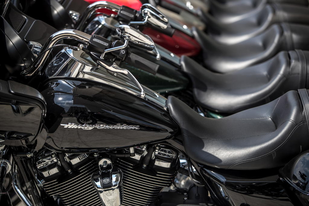 Motociclette della Harley-Davidson allineate
