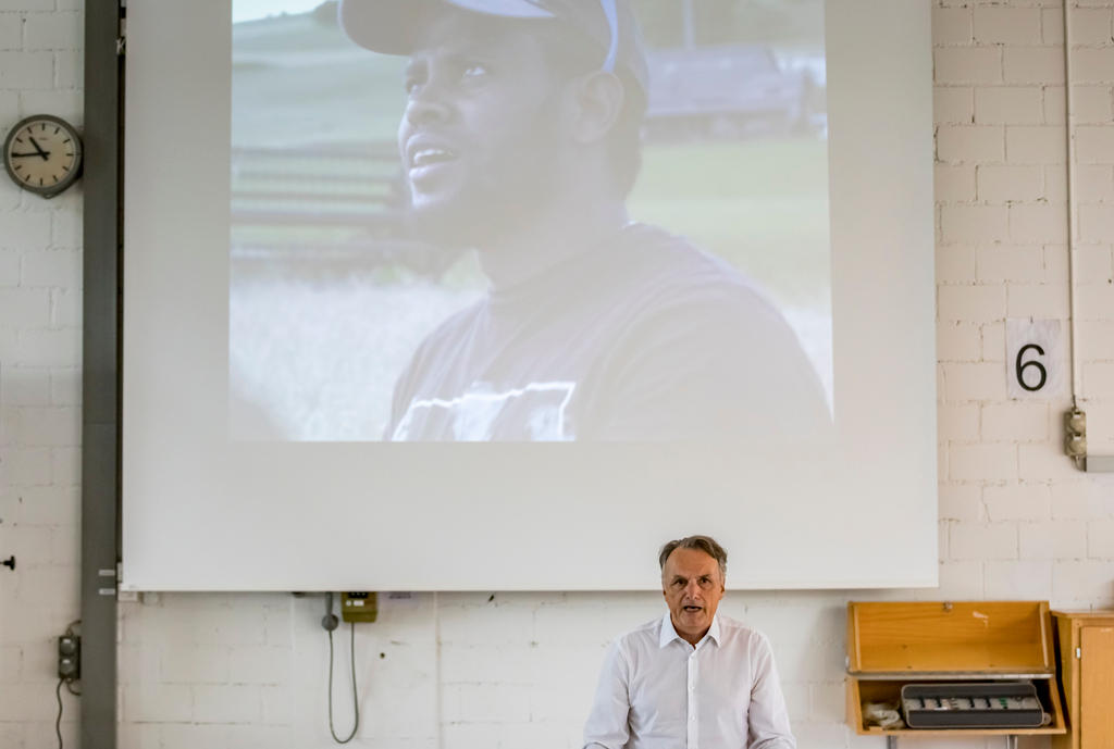 SEM Gattiker and power point presentation about refugee farmhand project