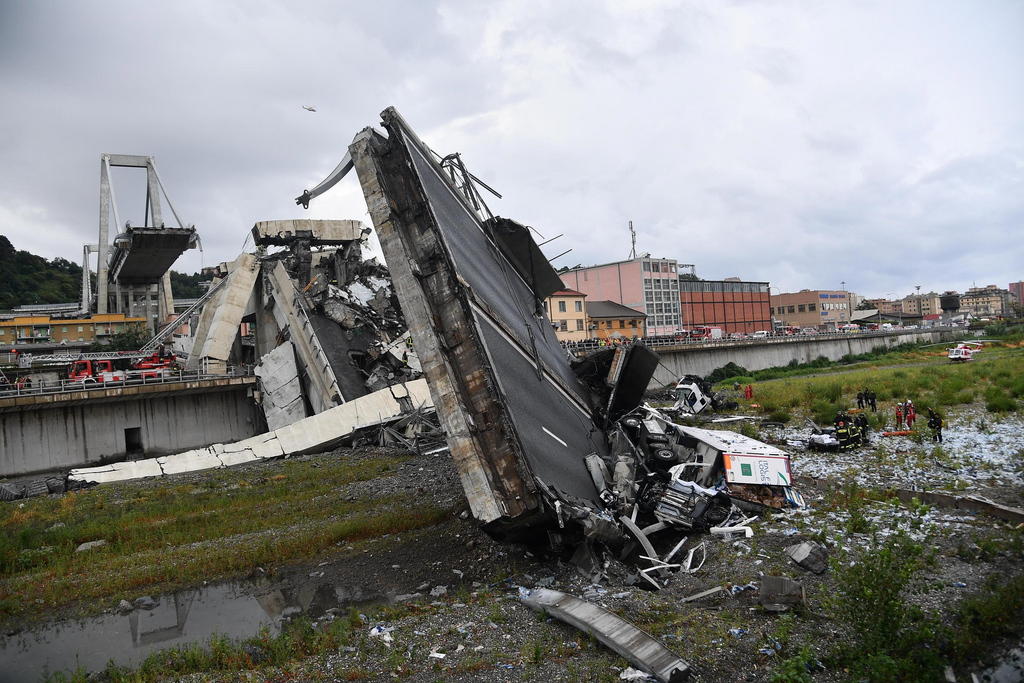 Débris du viaduc de Gênes