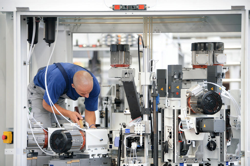 Un tecnico impiegato in una ditta tecnologica con sede ad Agno (Lugano)