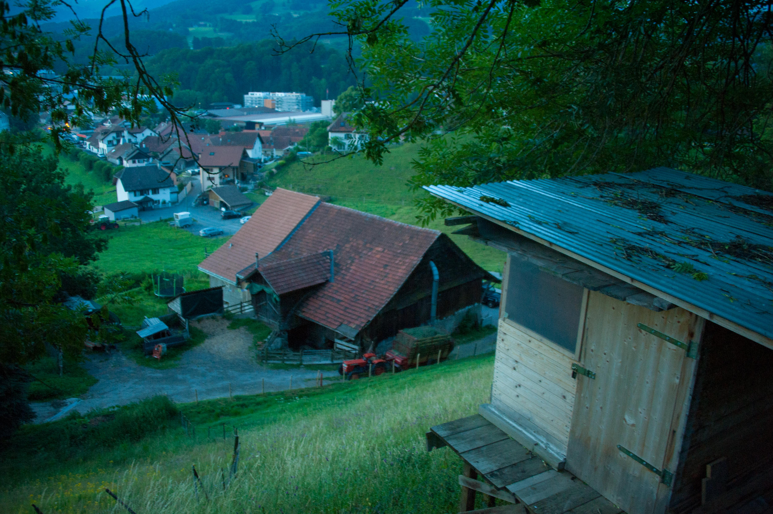 清晨，Châtel-St-Denis村莊還沒有甦醒。