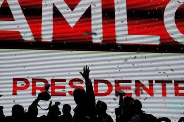Pancarta con la leyenda AMLO PRESIDENTE