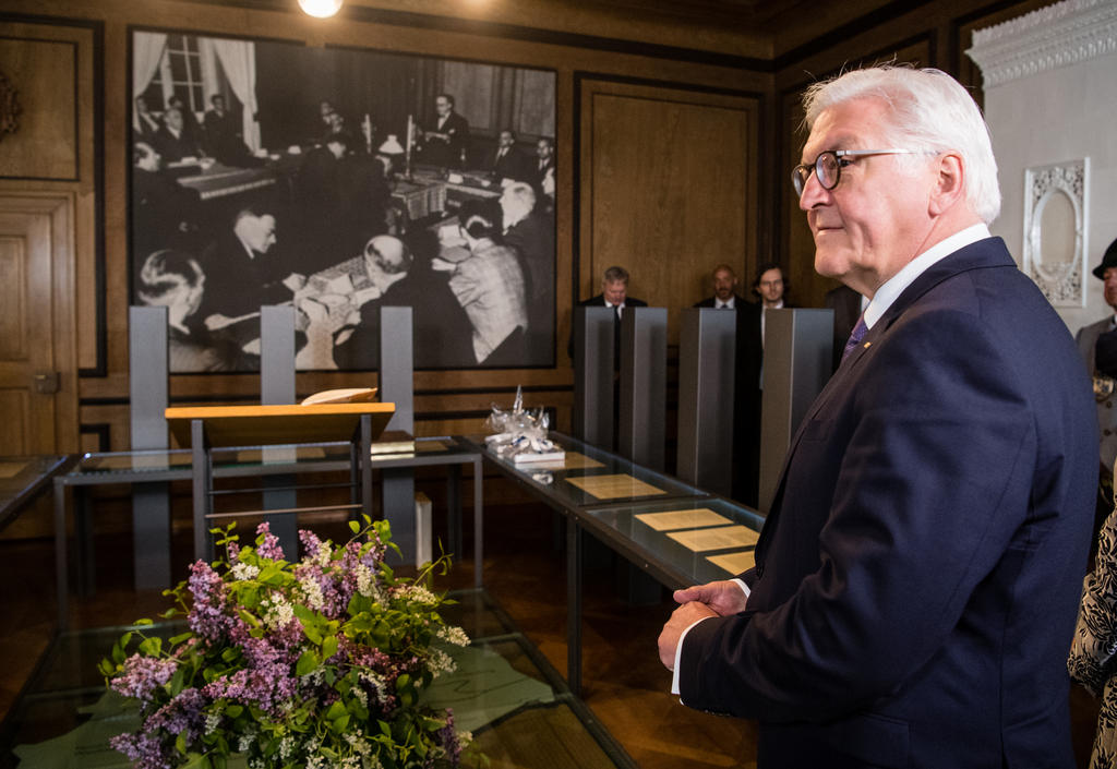 Deutschlands Bundespräsident Frank-Walter Steinmeier im Verfassungszimmer auf Herrenschiemsee.