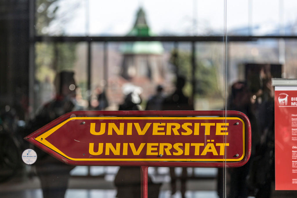 Sign in French and German, Universite, Universität