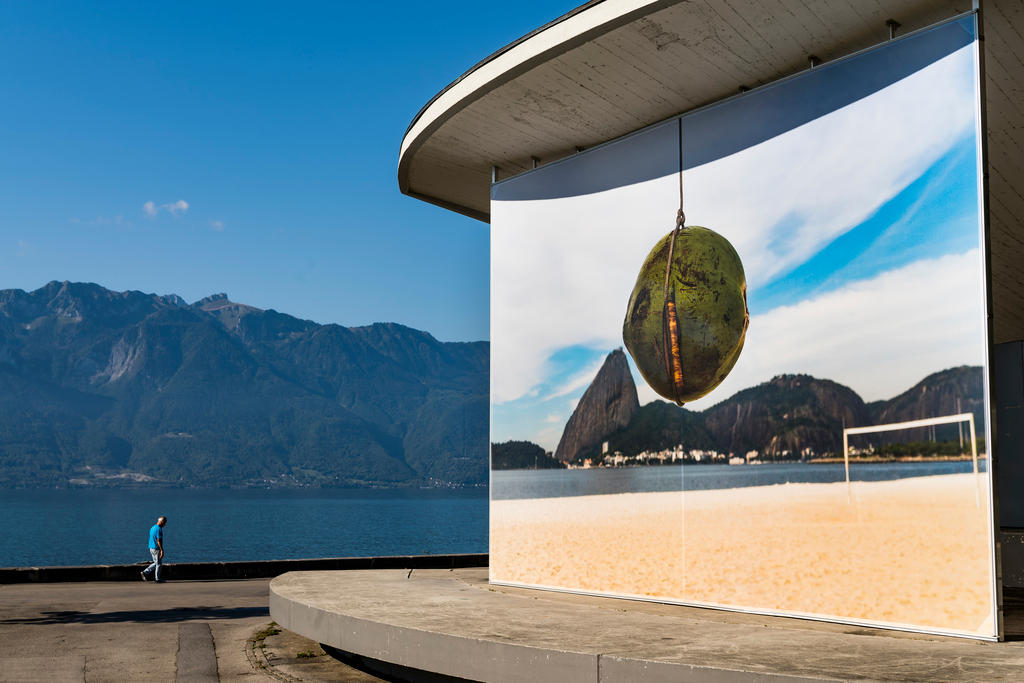 Zuckerhut in Brasilien mit Objekt auf Hausfassade