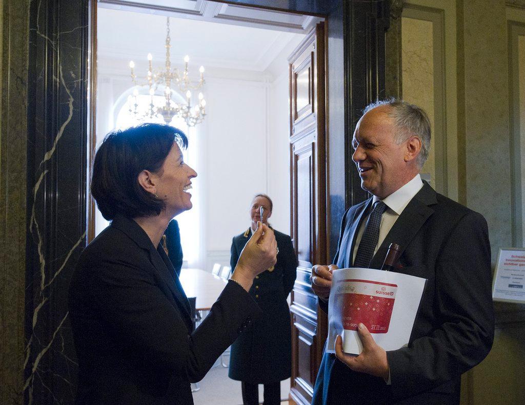 Leuthard hands over the key