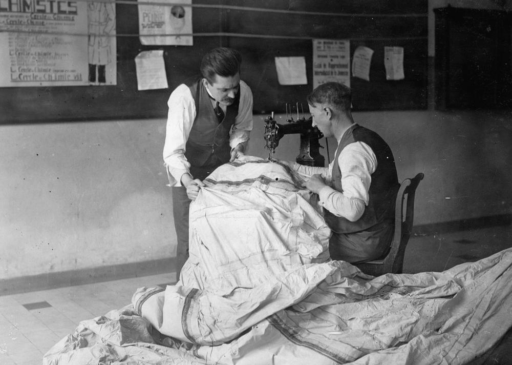 Ernest Demuyter preparing his balloon for the Gordon Bennett Cup in Basel 1932