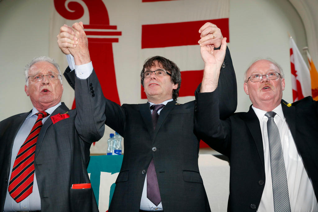 Puigdemont sings Jura separatist anthem with Jurassian leaders