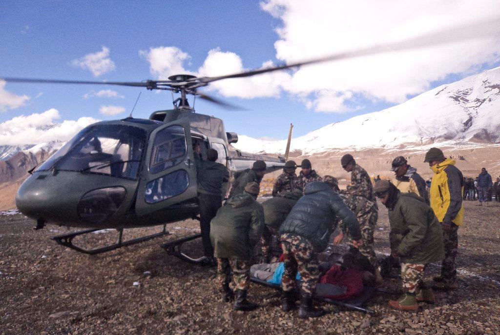 Soccorsi in elicottero nell Himalaya