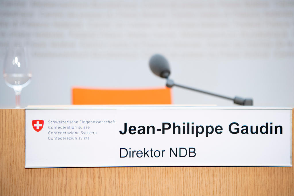 La sedia ancora vuota del capo dell intelligence svizzera, Jean-Philippe Gaudin in attesa della conferenza stampa