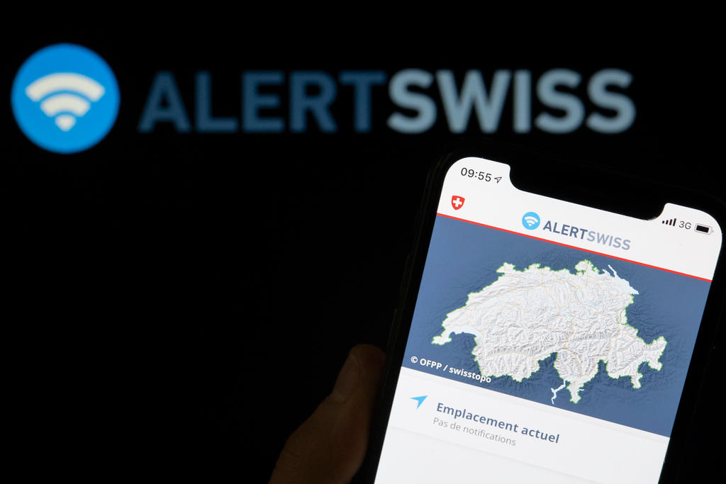 Un telefonino con l applicazione Alertswiss