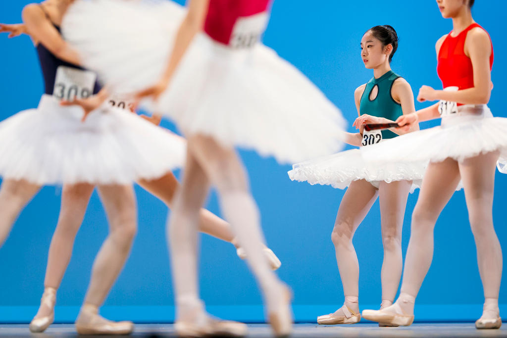 Young dancers at Prix de Lausanne　