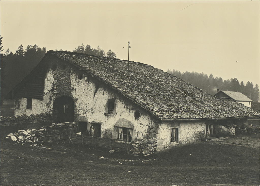 Altes Steinhaus mit Steindach und integrierter Scheune bei Genf, zwischen 1920 und 1940