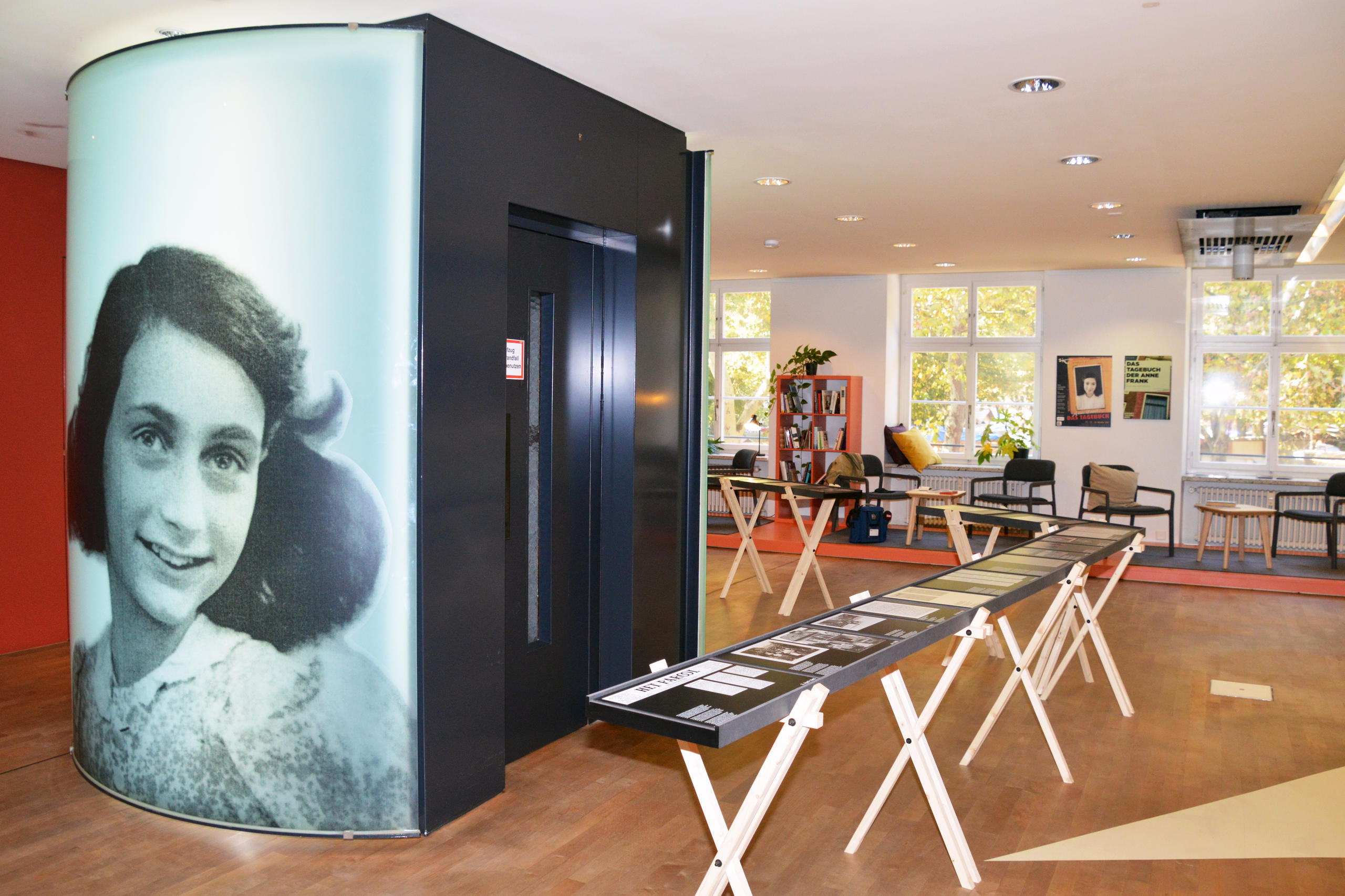 Imagen de Ana Frank en Museo de Basilea