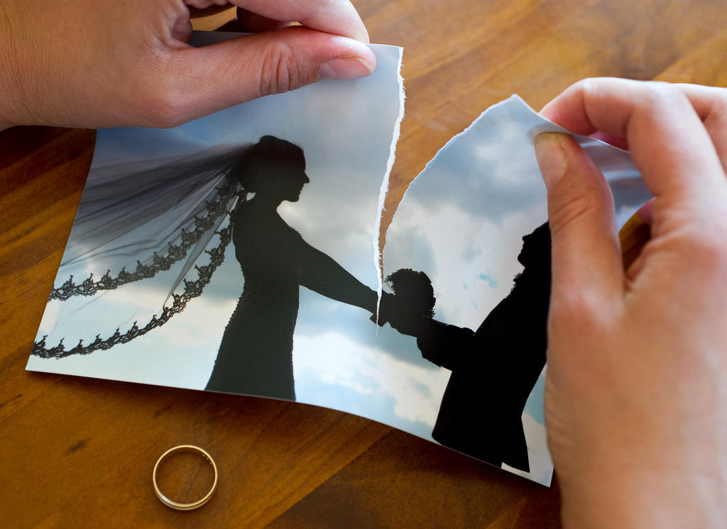 在瑞士，無論異國或本國人婚姻，離婚率都接近45％。