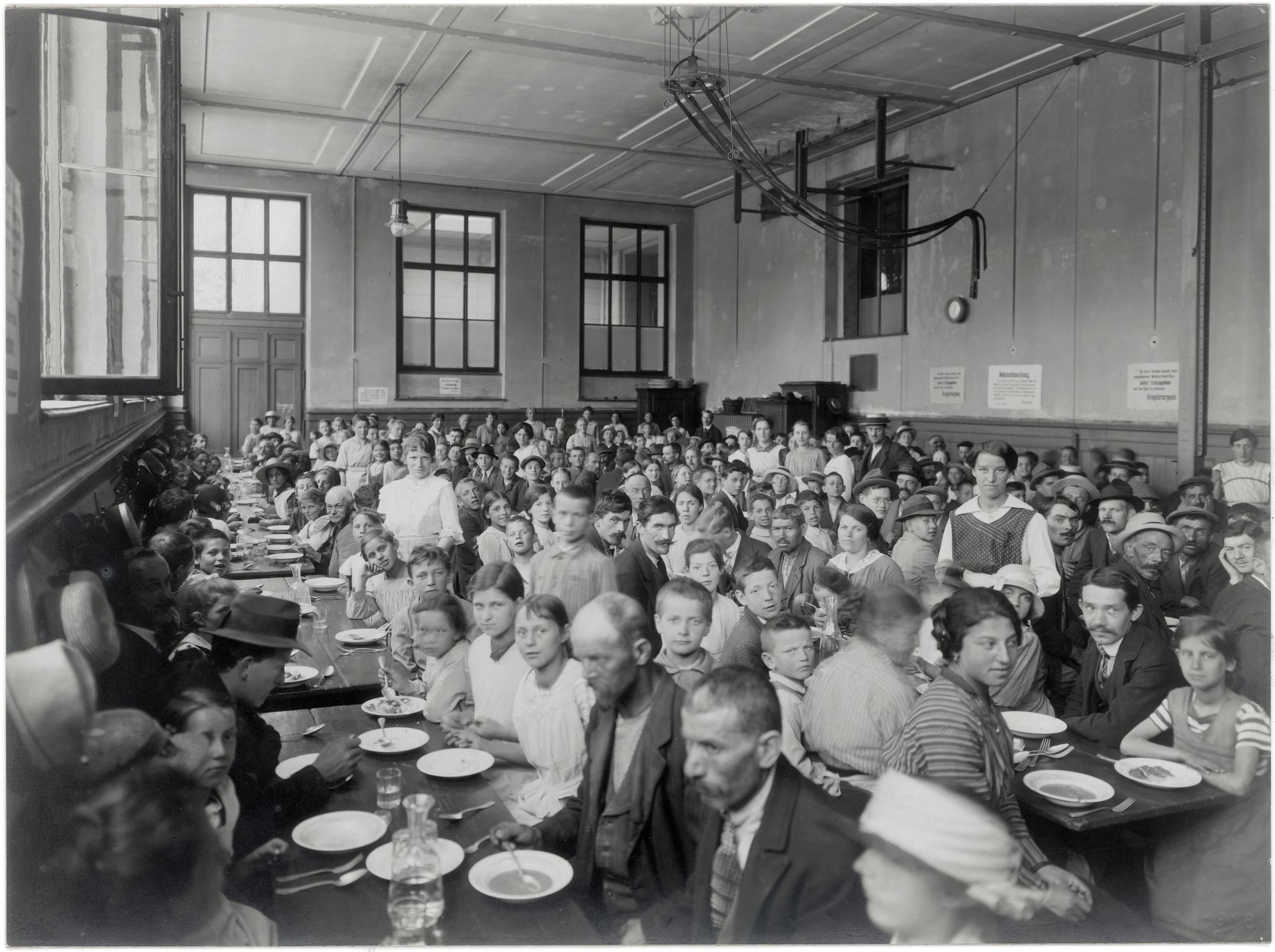 Foto histórica de uma escola em Basileia