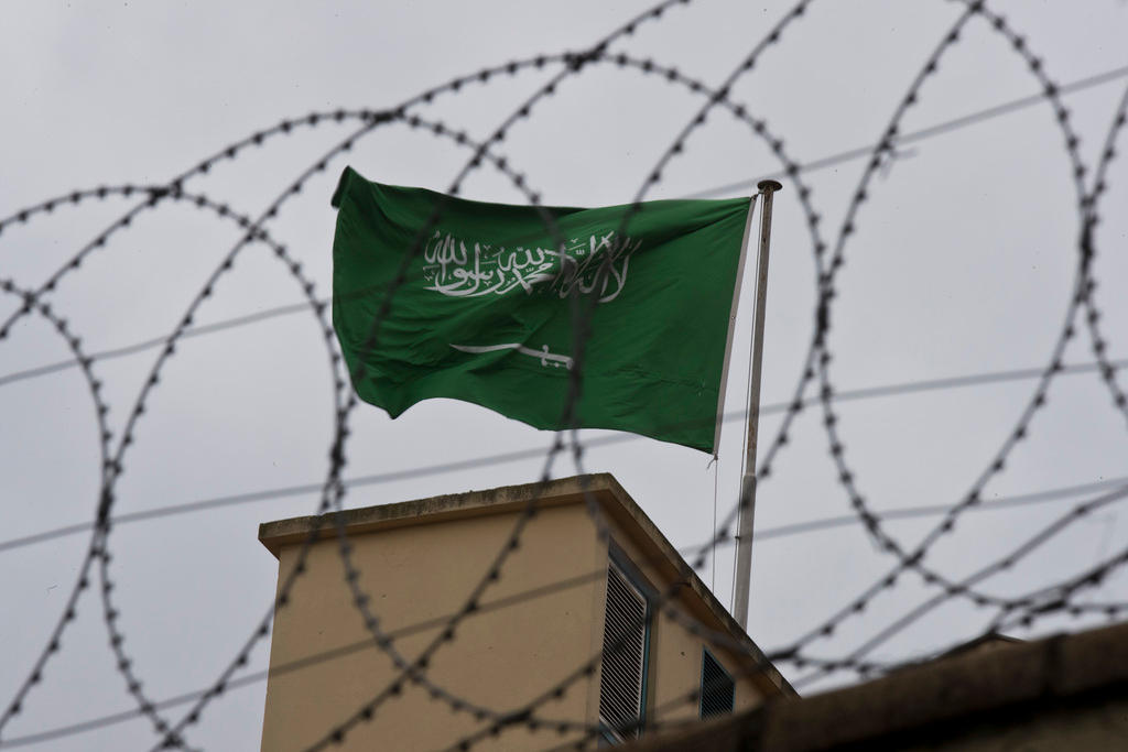 La bandiera saudita nel consolato ad Ankara