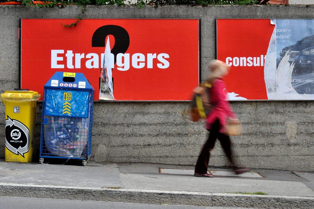 Cartellone di una campagna politica contro gli stranieri