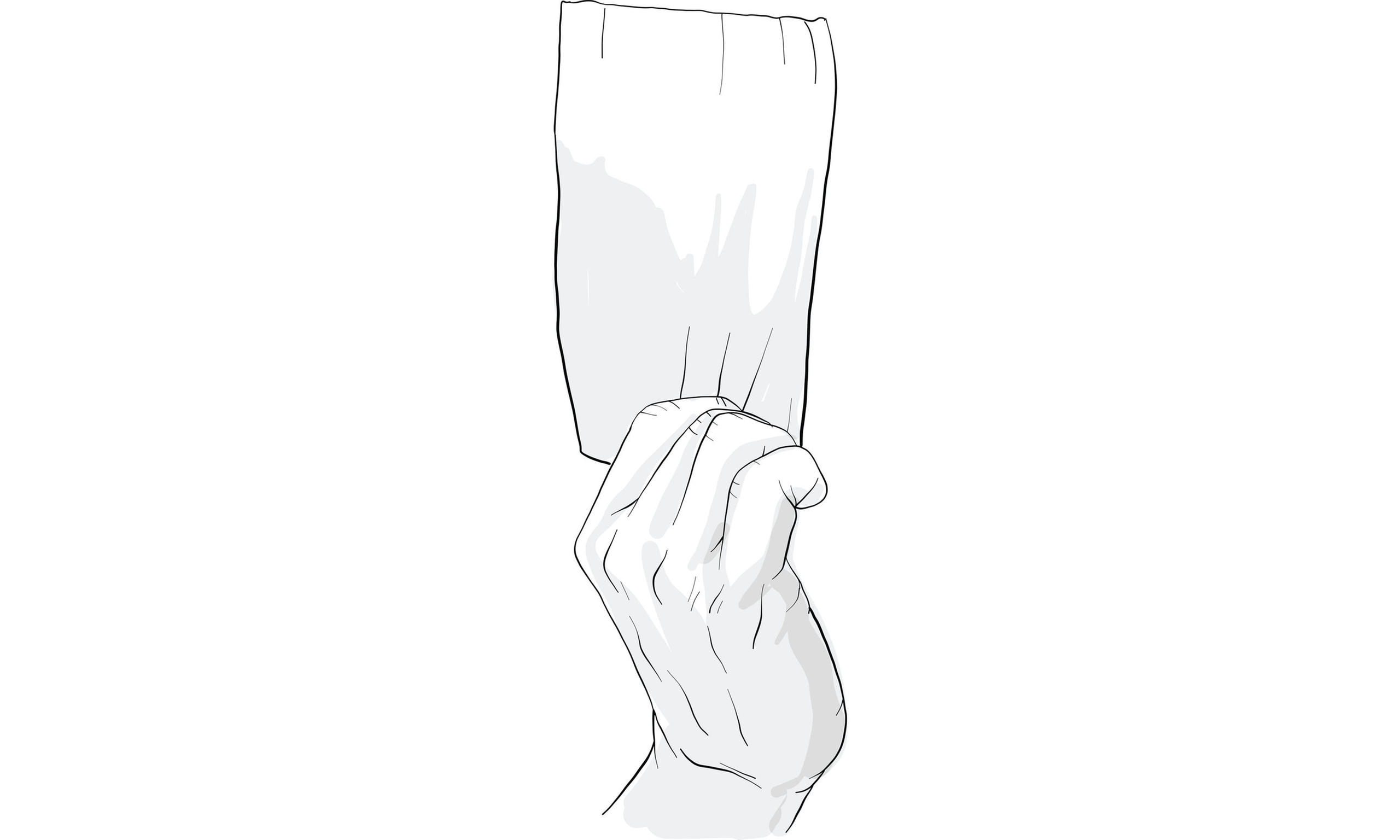 Eine Hand hält ein Los in die Höhe
