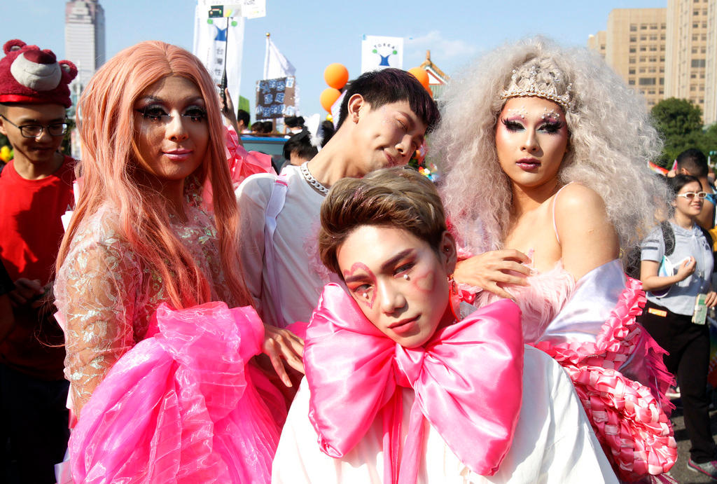 2018年10月27日，台灣舉行主題為「性平攻略由你說．人人18投彩虹」的同性戀大遊行。