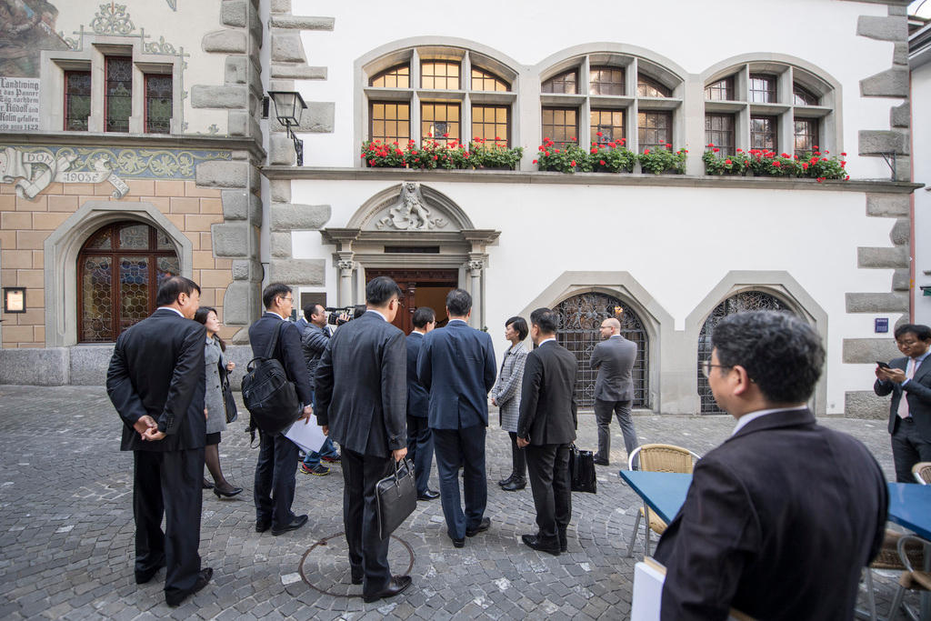 Delegation aus Südkorea auf Studienbesuch in Zug, dem Herz des Crypto Valley