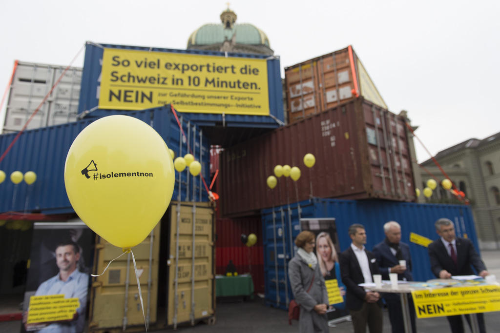 Freight containers of the campaign by the Swiss Business Federation