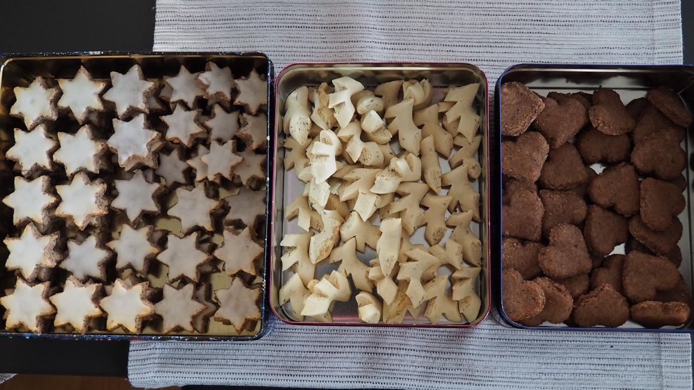 別々の缶で保存されるクッキー